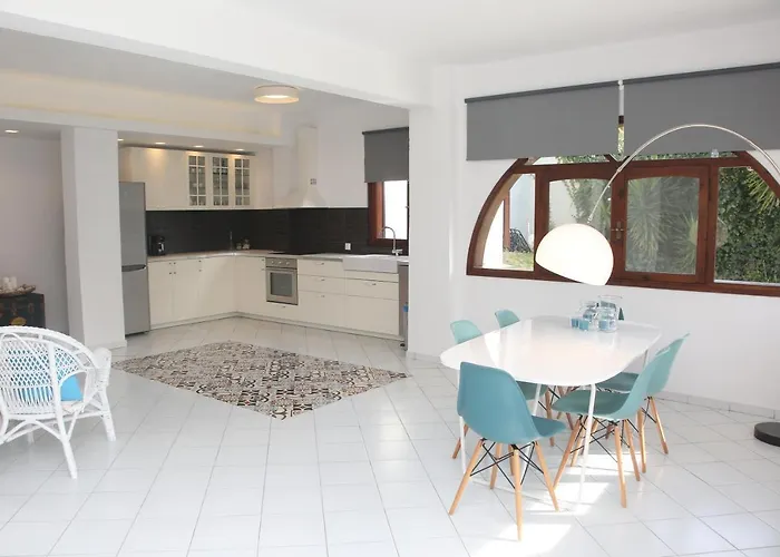 Sea View By Luxlikehome Villa *